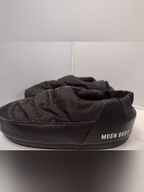 Moon Boot Evolution Sandals Size M7-7.5 W8-8.5 Black Unisex A15